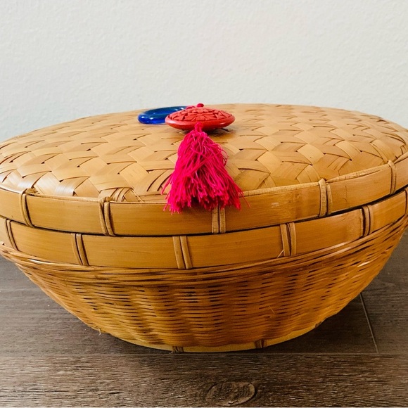 Handwoven basket - Picture 1 of 12